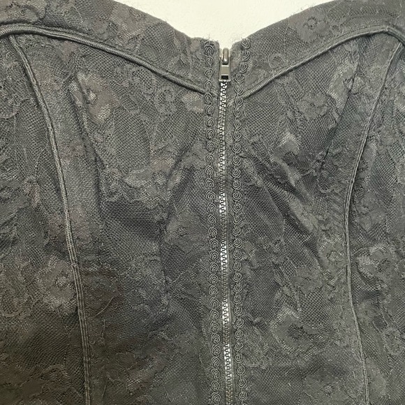 Tripp nyc Black Bra with Structured Velvet Design - Picture 2 of 6